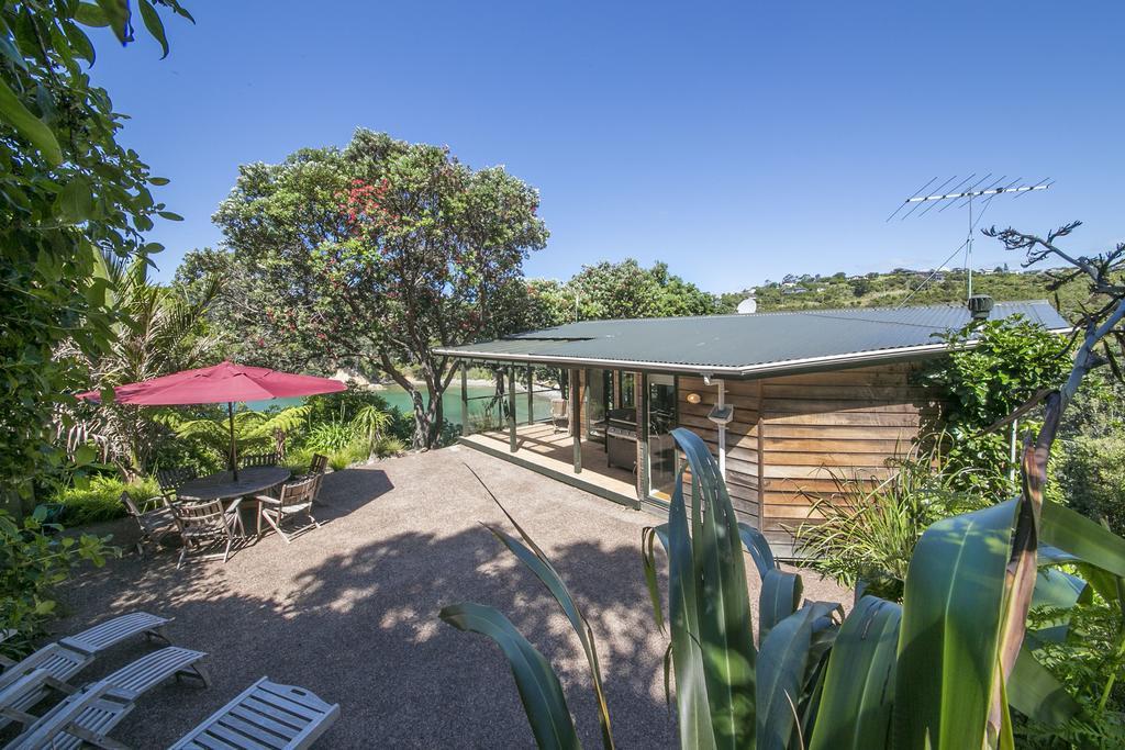 Beachfront Enclosure Bay - Waiheke Unlimited Oneroa Exterior photo