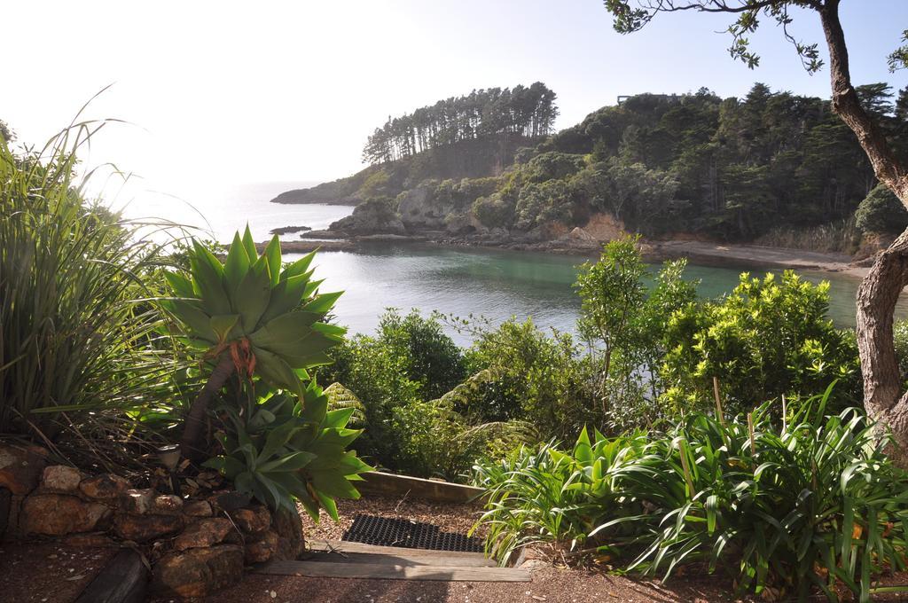 Beachfront Enclosure Bay - Waiheke Unlimited Oneroa Room photo